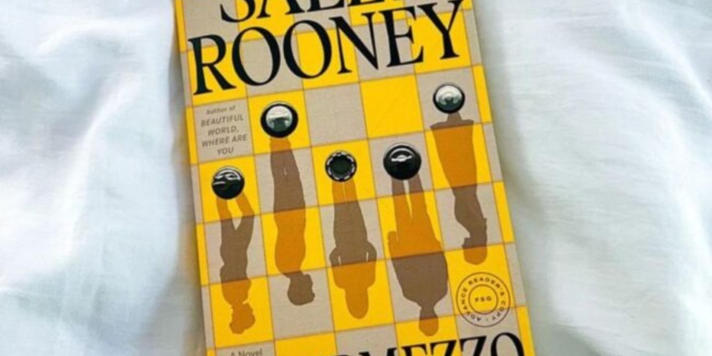 A book cover depicts a yellow and white chessboard with pieces casting shadows of people.