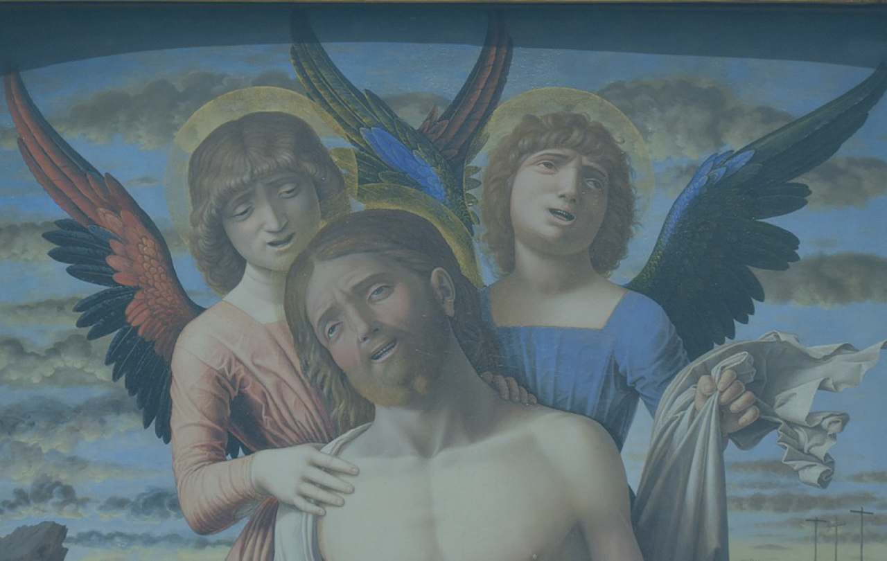 A medieval painting of a suffering Christ surrounded by two angels looking concerned. 